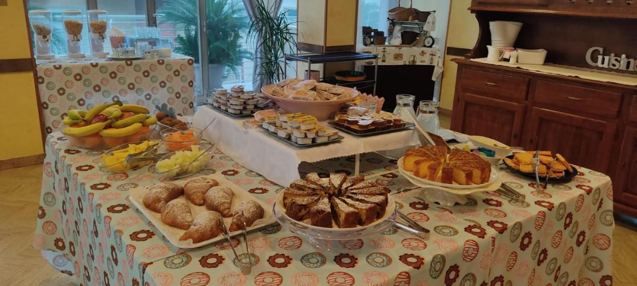 Hotel Half Moon Airport Restaurant 里米尼 外观 照片